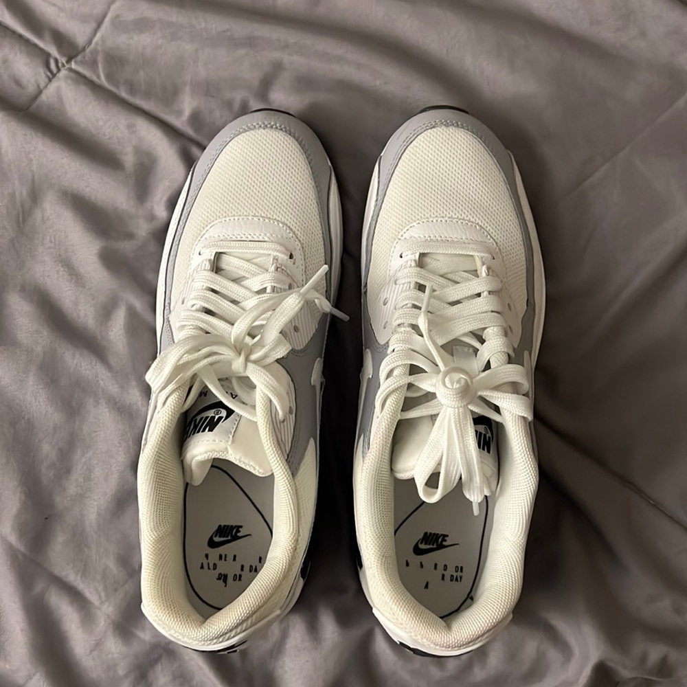 Size 9 Nike Airmax